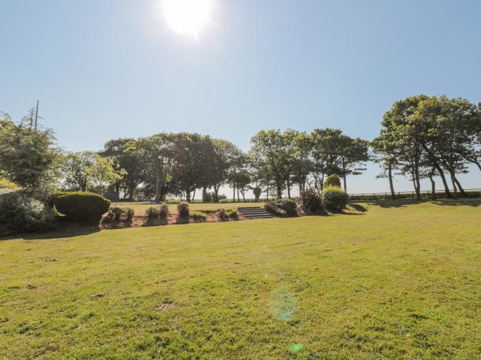 Highcliffe Manor, East Riding of Yorkshire. Close to a beach. In a Nature Reserve. Off-road parking.