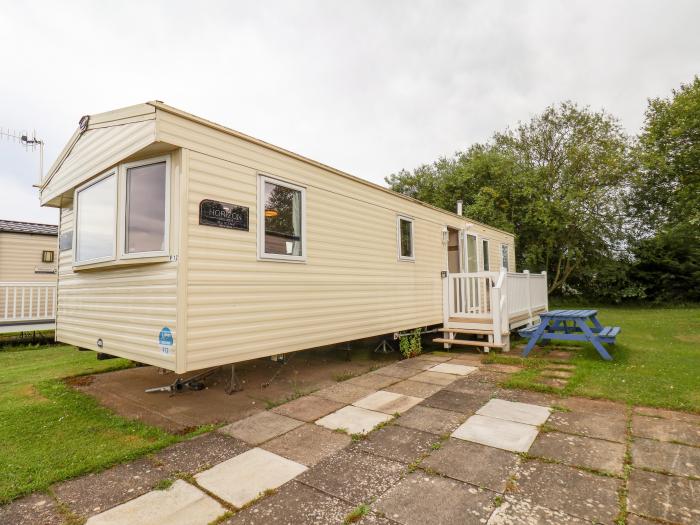 F12 Beach Rise, Primrose Valley, North Yorkshire. Close to shop, pub and beach. TV and WiFi. Decking