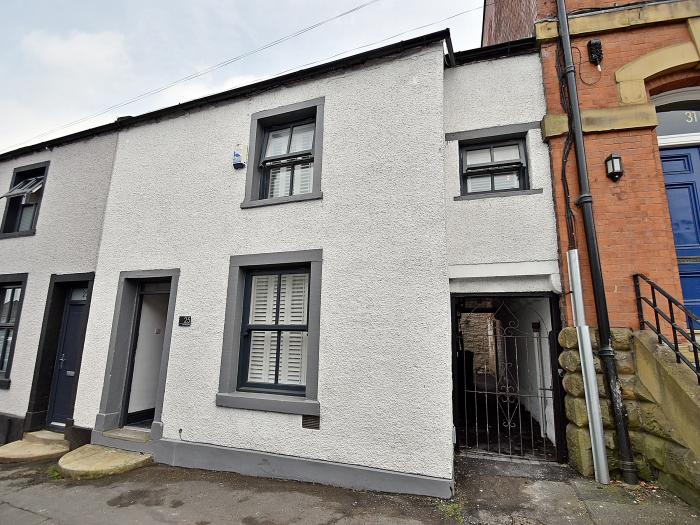 25 Lowergate, Clitheroe, Lancashire, Lake District, TV & WiFi, Living room, Ribble Valley, Courtyard
