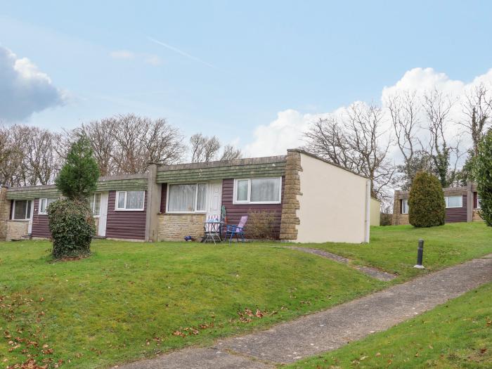 Villa 29, Camelford, Bunk bed, Open-plan living, Close to amenities, Electric oven and hob, Bathroom