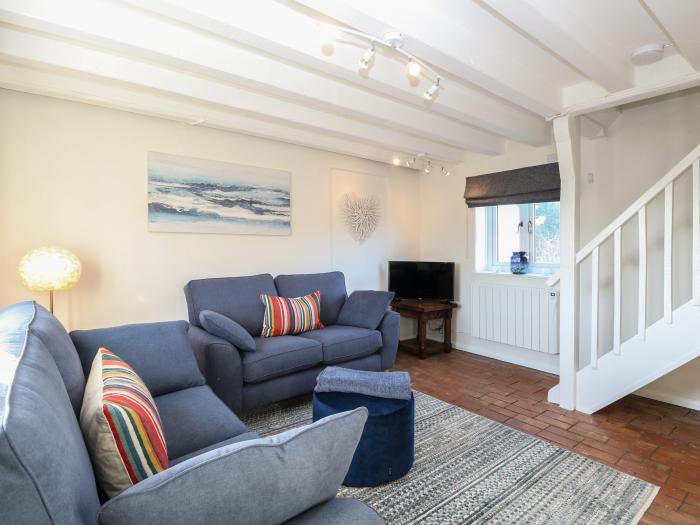 Holly Cottage, Sea Palling, Norfolk. Beach nearby. Woodburning stove. Enclosed garden. Pet-friendly.