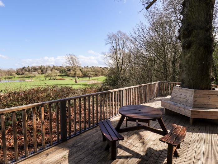 iLodge Ultra in Kenwick, Lincolnshire, sleeps 15 guests in five bedrooms. Games room. Lovely views.