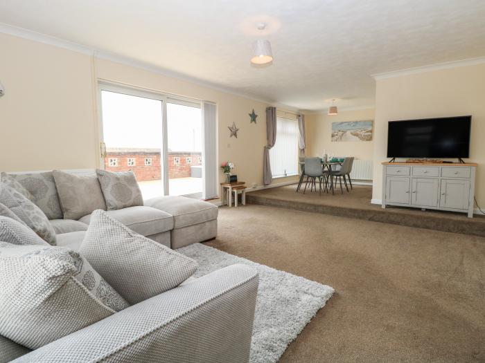 The Look Out, in Sea Palling, Norfolk. First-floor apartment with sea views. Near amenities & beach.