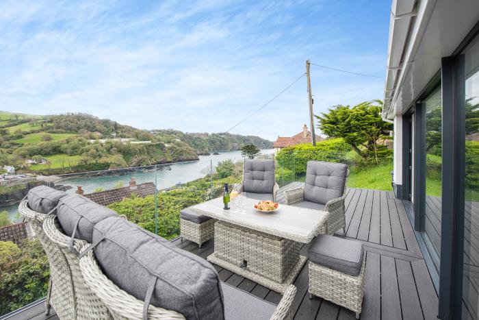 Beach View, Combe Martin, Devon. Beach nearby, dishwasher, sea view, elevated position, four-bedroom