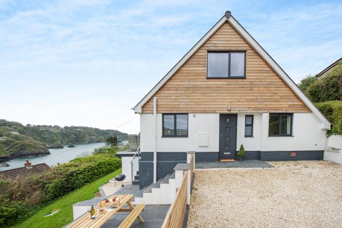 Beach View, Combe Martin, Devon. Beach nearby, dishwasher, sea view, elevated position, four-bedroom