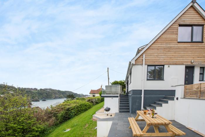 Beach View, Combe Martin, Devon. Beach nearby, dishwasher, sea view, elevated position, four-bedroom