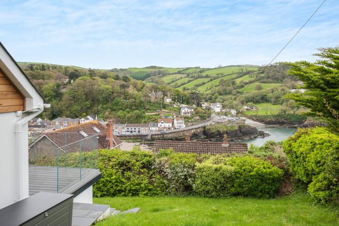 Beach View, Combe Martin, Devon. Beach nearby, dishwasher, sea view, elevated position, four-bedroom