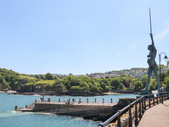 Beach View, Combe Martin, Devon. Beach nearby, dishwasher, sea view, elevated position, four-bedroom