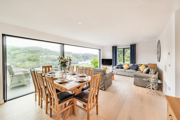 Beach View, Combe Martin, Devon. Beach nearby, dishwasher, sea view, elevated position, four-bedroom