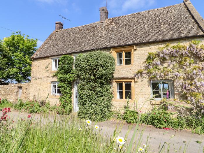 Woodbine Cottage, Stow-On-The-Wold, Gloucestershire. Charming, two-bedroom cottage in AONB. Pet-free