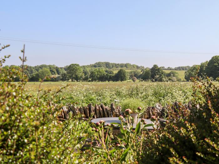 Woodbine Cottage, Stow-On-The-Wold, Gloucestershire. Charming, two-bedroom cottage in AONB. Pet-free