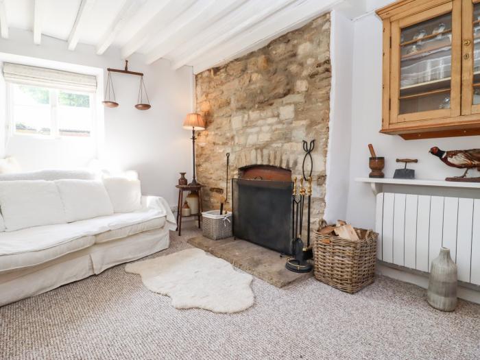 Woodbine Cottage, Stow-On-The-Wold, Gloucestershire. Charming, two-bedroom cottage in AONB. Pet-free