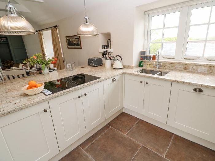 Gilly Skyber, Mawgan, Cornwall, off-road parking, dog-friendly, enclosed garden, underfloor heating.