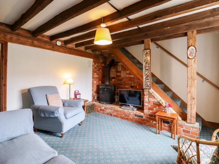 1 Forge Cottages, Friston near Snape, Suffolk. Pet-friendly. Close to a pub. Close to a beach. Rural