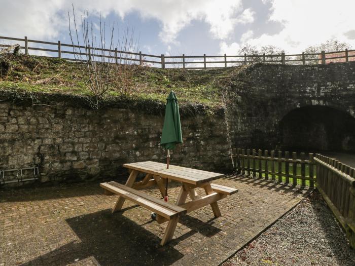 Aqueduct Cottage in Llanover, Monmouthshire. Pet-friendly. Enclosed garden. Woodburning stove. WiFi.