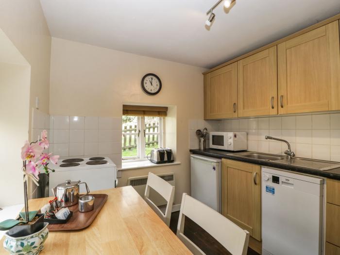 Aqueduct Cottage in Llanover, Monmouthshire. Pet-friendly. Enclosed garden. Woodburning stove. WiFi.