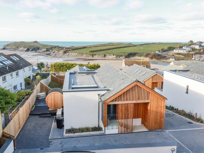 7 Longshore, St Columb Minor