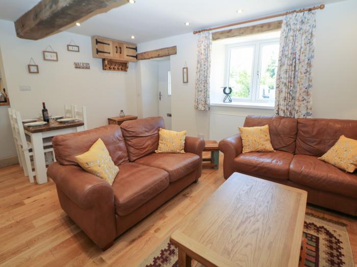 Rose Cottage is in Buxton, Derbyshire, Peak District, off-road parking, TV, in a National Park, 2bed