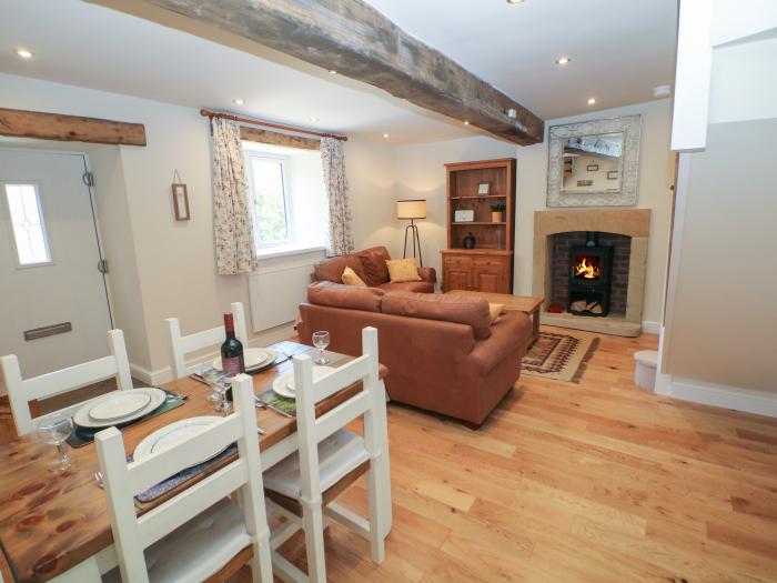 Rose Cottage is in Buxton, Derbyshire, Peak District, off-road parking, TV, in a National Park, 2bed