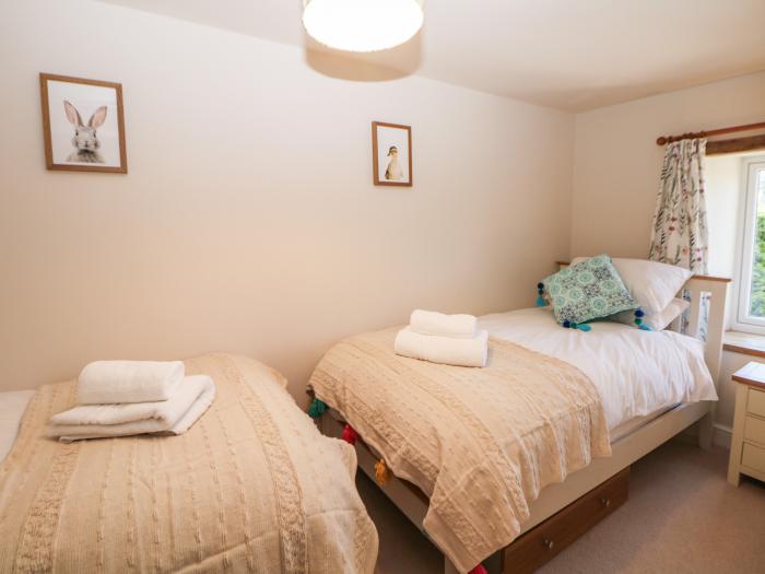 Rose Cottage is in Buxton, Derbyshire, Peak District, off-road parking, TV, in a National Park, 2bed