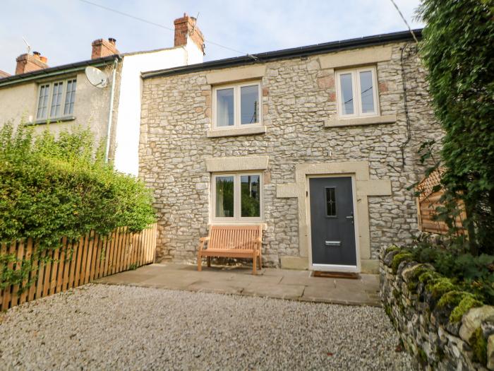 Rose Cottage is in Buxton, Derbyshire, Peak District, off-road parking, TV, in a National Park, 2bed