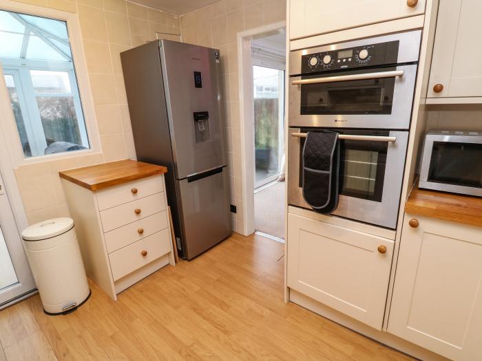 Lamorna is in Mullion, Cornwall. Close to amenities and a beach. Woodburning stove. Off-road parking