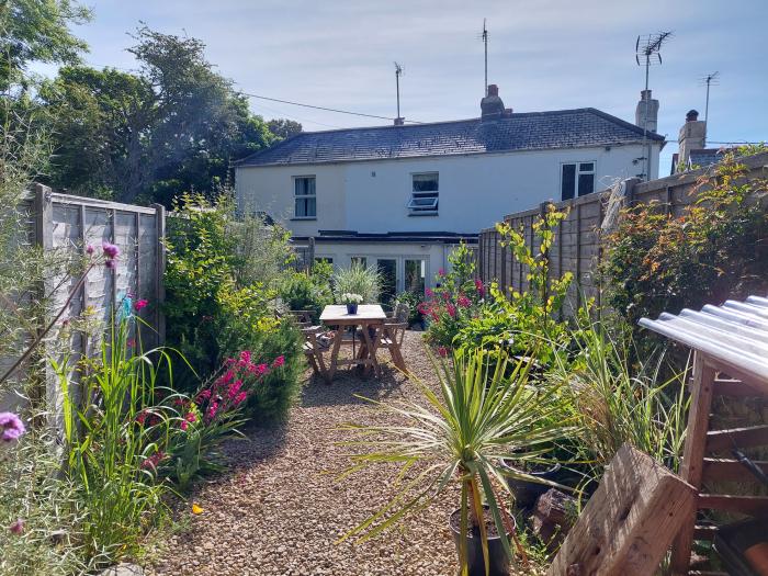 6a Lemon Hill, Mylor Bridge, Cornwall, Woodburning Stove, Smart TV, Summer House, WiFi, Pet-friendly