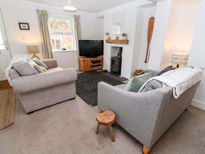 6a Lemon Hill, Mylor Bridge, Cornwall, Woodburning Stove, Smart TV, Summer House, WiFi, Pet-friendly