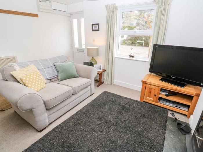 6a Lemon Hill, Mylor Bridge, Cornwall, Woodburning Stove, Smart TV, Summer House, WiFi, Pet-friendly