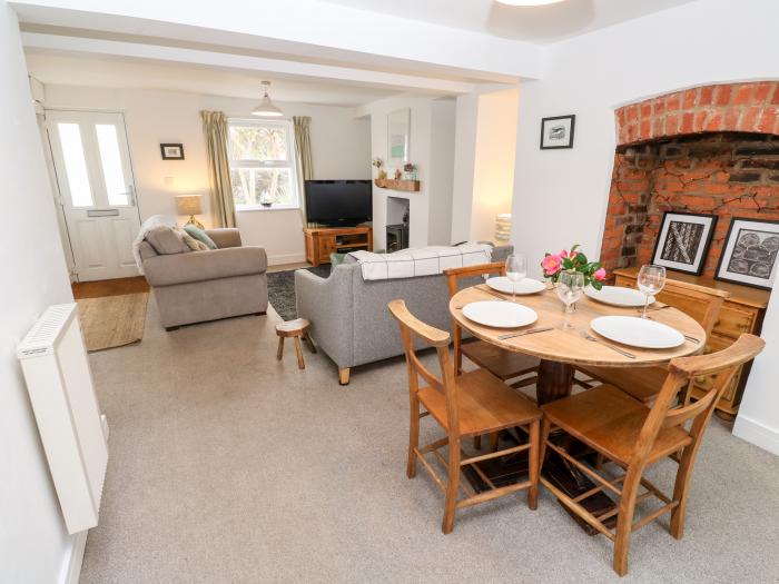 6a Lemon Hill, Mylor Bridge, Cornwall, Woodburning Stove, Smart TV, Summer House, WiFi, Pet-friendly