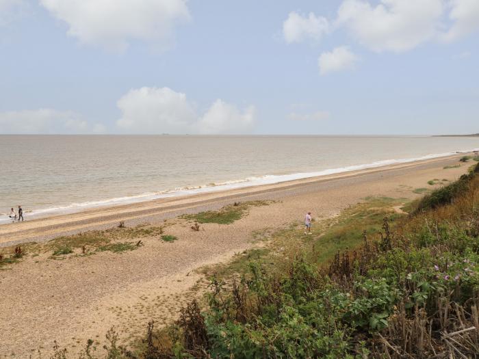 Sole Bay Cottage, Lowestoft, Suffolk. Beach near. Two bedrooms. Pet-friendly. Enclosed garden. WiFi.