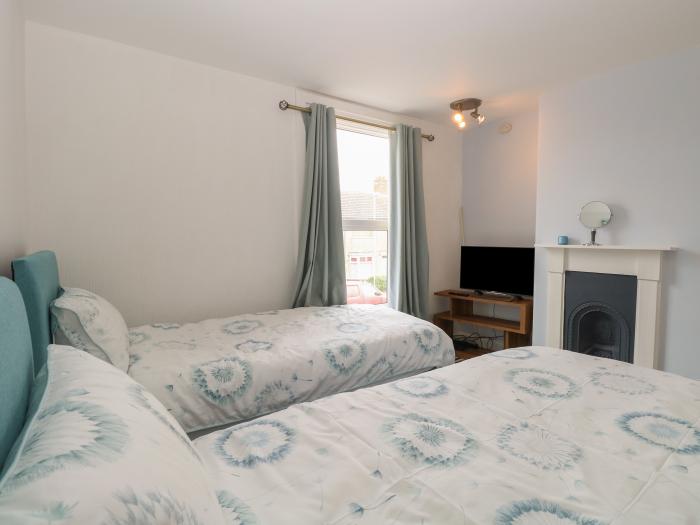 Sole Bay Cottage, Lowestoft, Suffolk. Beach near. Two bedrooms. Pet-friendly. Enclosed garden. WiFi.