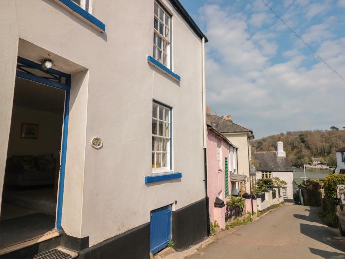 Dart Cottage in Dittisham in Devon. Two bedroom cottage with riverside views and near shops & pubs