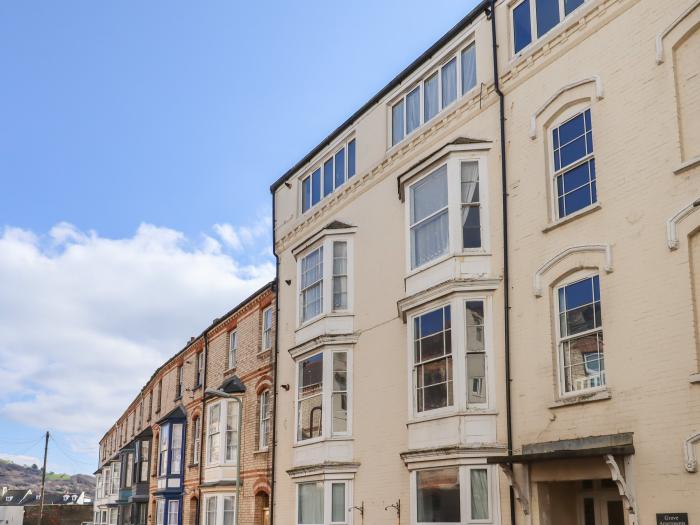 Blue Skies, Ilfracombe, sea views, child facilities, beach nearby, open-plan living, Smart TV, washe