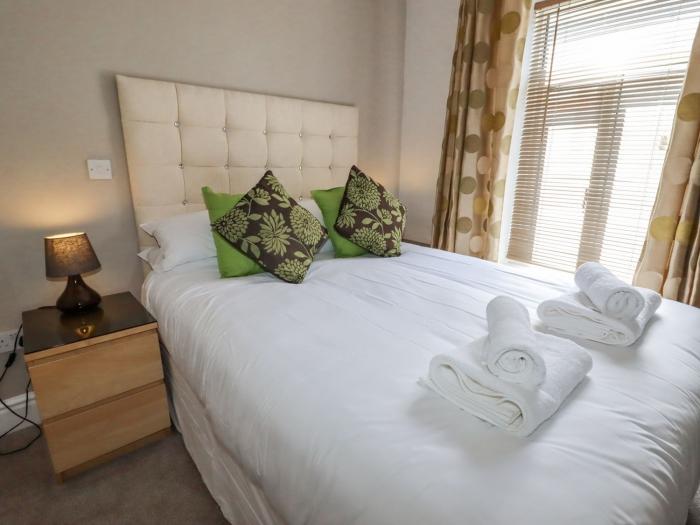 Marine House, Southport, Merseyside. Close to amenities and a beach. Off-road parking. Dog-friendly.