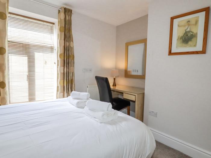 Marine House, Southport, Merseyside. Close to amenities and a beach. Off-road parking. Dog-friendly.