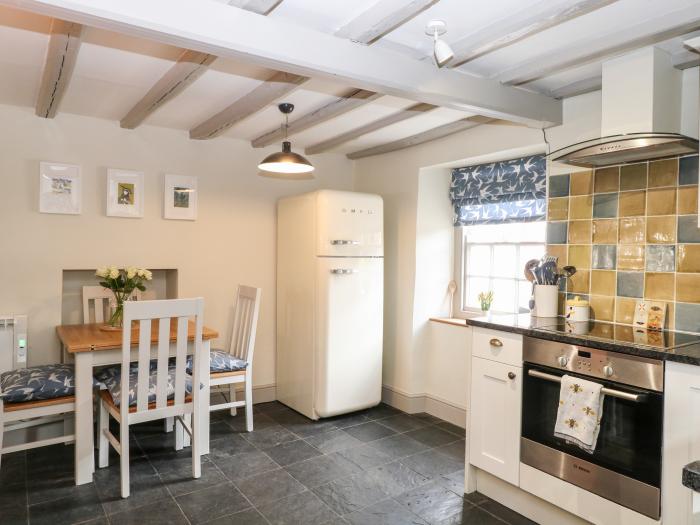 Bumblebee Cottage, Burnham Market, is in Norfolk, close to local amenities 3 beds, woodburning stove