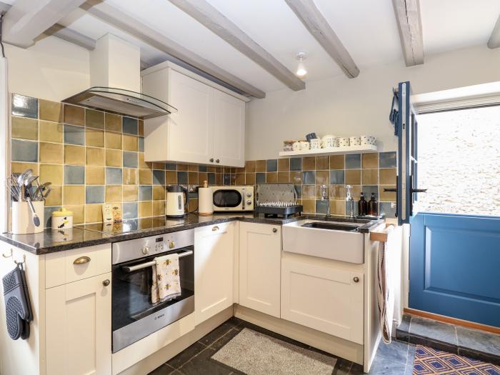 Bumblebee Cottage, Burnham Market, is in Norfolk, close to local amenities 3 beds, woodburning stove