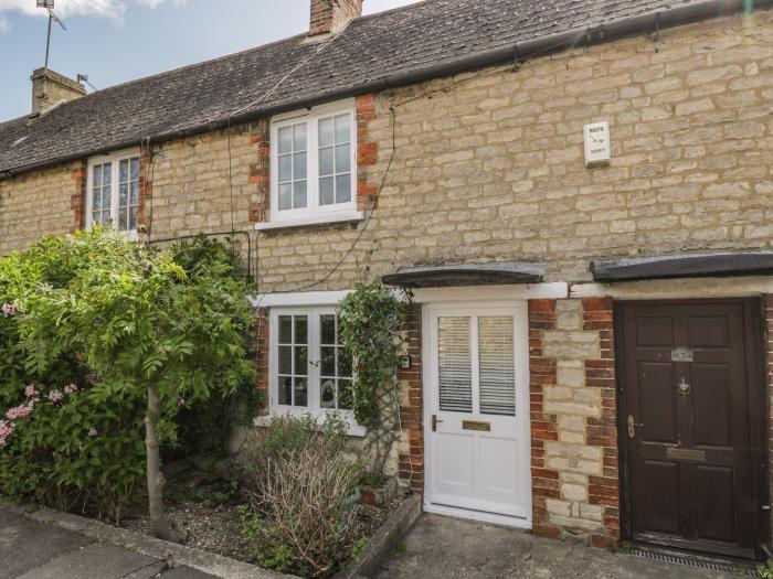 Wharf Cottage, Lechlade-On-Thames, Gloucestershire. Smart TV. Close to a river. Near an AONB. Garden