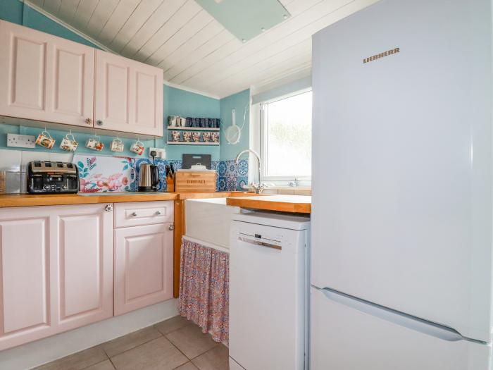 4 Greenbank Terrace, St Dennis, Cornwall. Off-road parking. Close to a pub and a shop. Garden. WiFi.