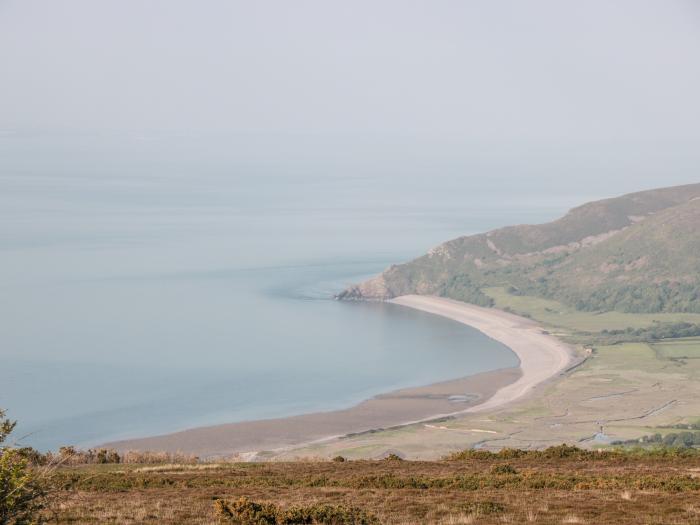 The Old Thatch, Porlock, Somerset. In Exmoor National Park. Pretty view. Pet-friendly. Close to shop