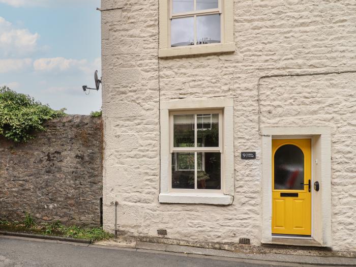 Ribble Cottage is in Settle, North Yorkshire. Near a National Park. Close to shop and pub. 3bedrooms