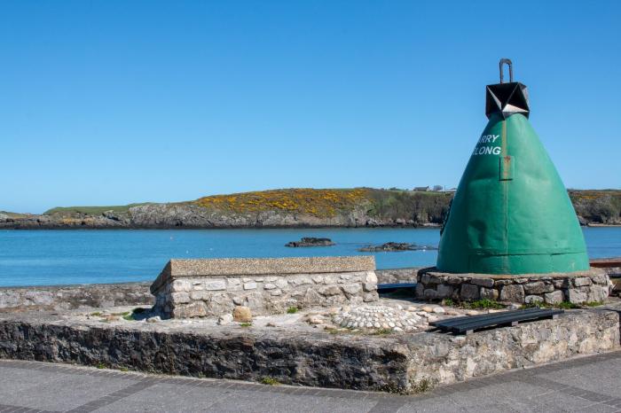 The Grain Store in Llanfechell, in Anglesey. Luxury, ground-floor apartment with hot tub and garden.