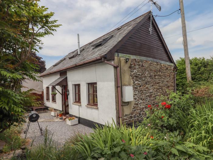 Northwood Barn near Okehampton, Devon. Traditional. Pet and child friendly. Electric fire. Smart TV.