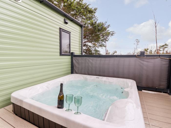 Walkers Retreat is in East Heslerton near Sherburn, North Yorkshire, hot tub, pet-friendly