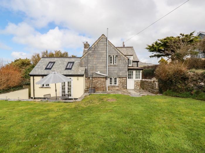 Ivy Cottage, Tintagel, Trenale, Cornwall, Near a National Park, Multi-fuel stove, Hamlet, Double bed