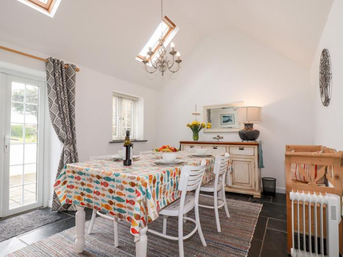 Ivy Cottage, Tintagel, Trenale, Cornwall, Near a National Park, Multi-fuel stove, Hamlet, Double bed