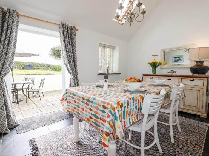 Ivy Cottage, Tintagel, Trenale, Cornwall, Near a National Park, Multi-fuel stove, Hamlet, Double bed