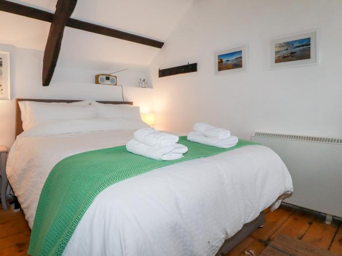 Ivy Cottage, Tintagel, Trenale, Cornwall, Near a National Park, Multi-fuel stove, Hamlet, Double bed