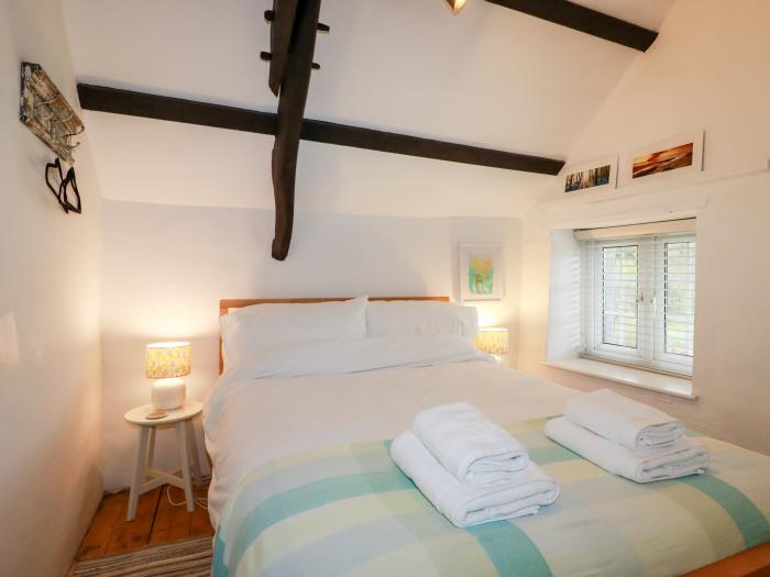 Ivy Cottage, Tintagel, Trenale, Cornwall, Near a National Park, Multi-fuel stove, Hamlet, Double bed